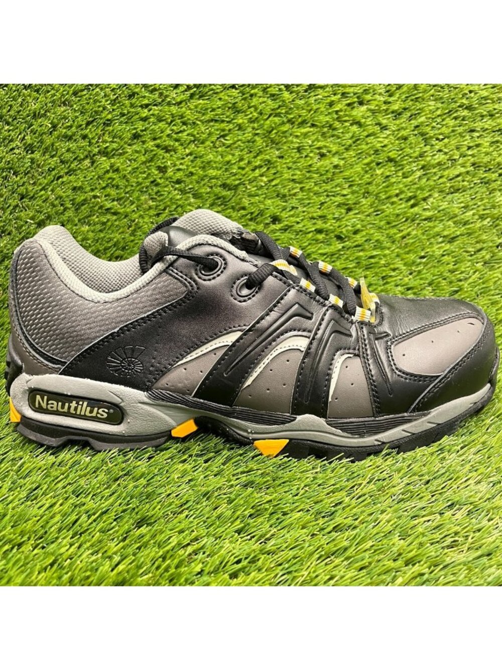 Nautilus N1333 Low Mens Size 12 Black Gray Leather Steel-Toe Safety Work Shoes